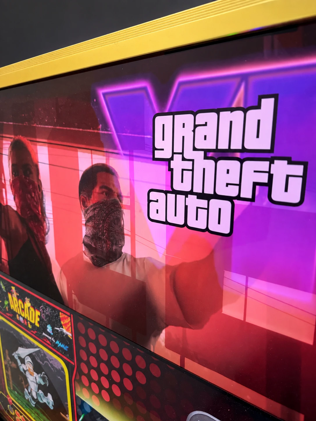 GTA – Detail der GTA-Grafik am Bildschirmrahmen