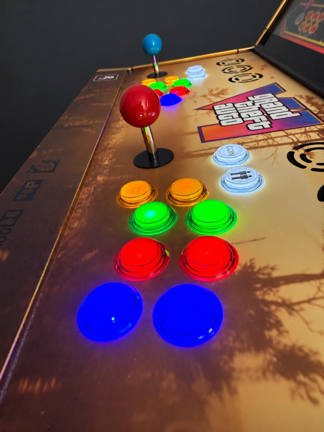 GTA – Spielpanel mit beleuchteten Tasten