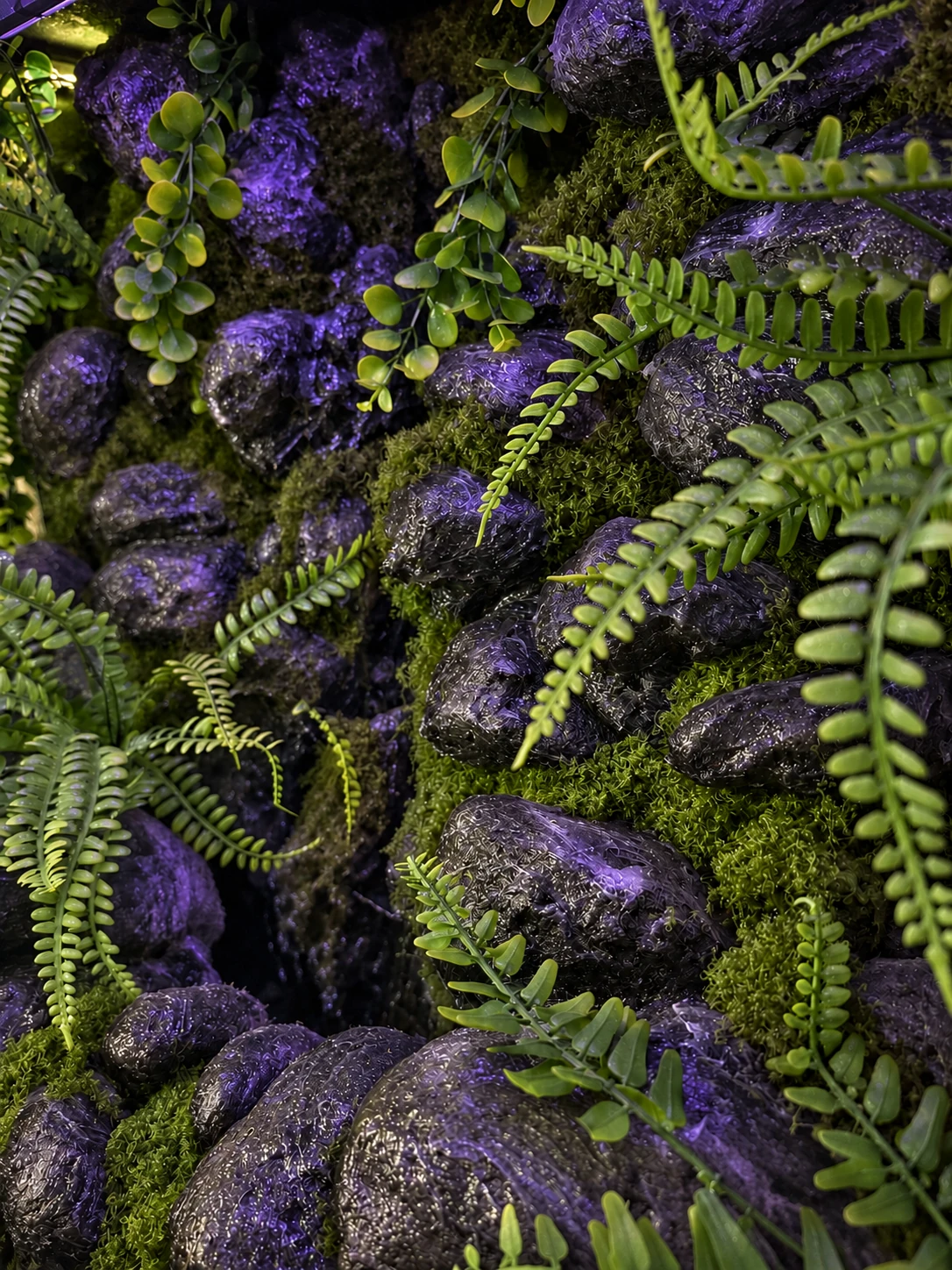 Novatron – Zimmerbrunnen mit violettem Licht