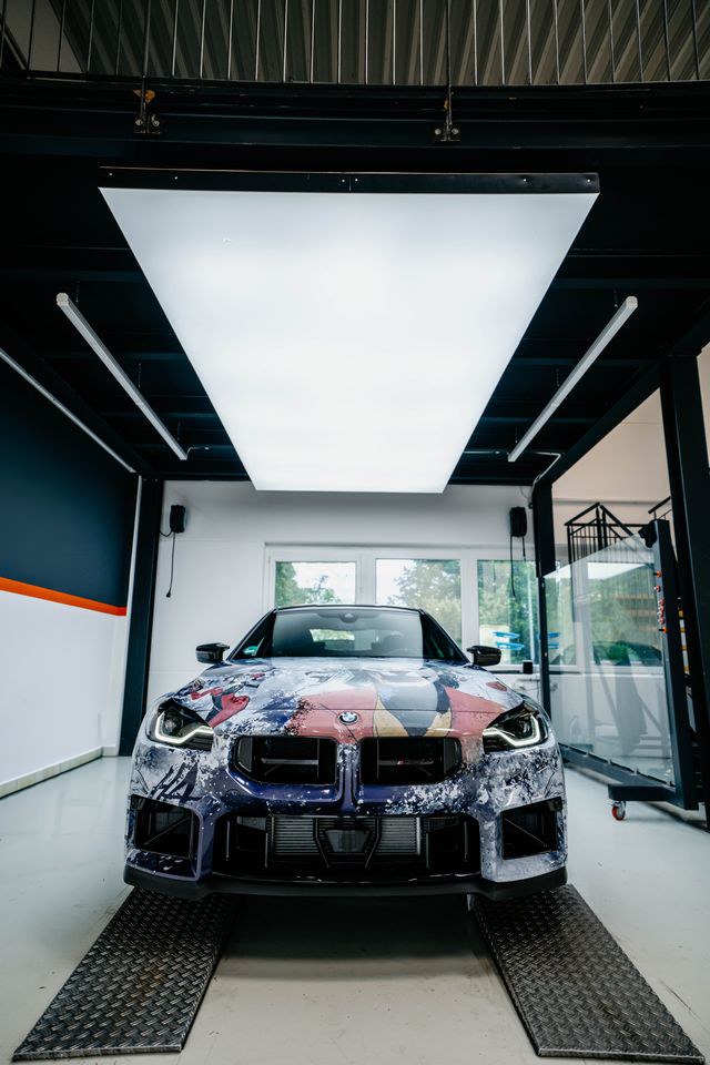 BMW M2 Frontansicht in der Werkstatt