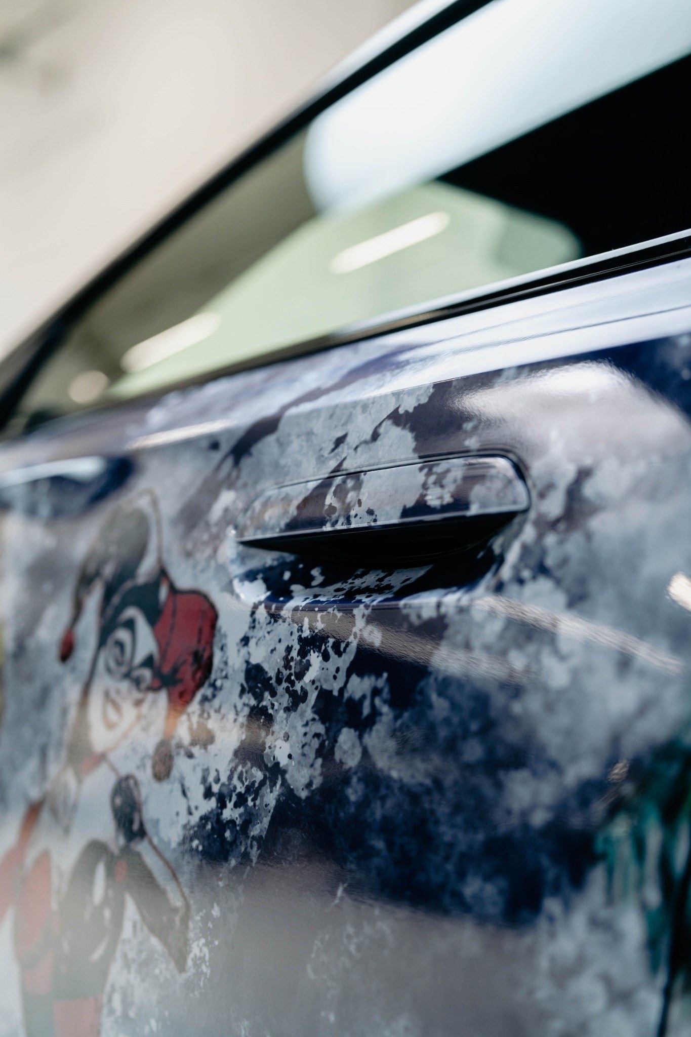BMW M2 Seitenansicht mit individueller Grafik