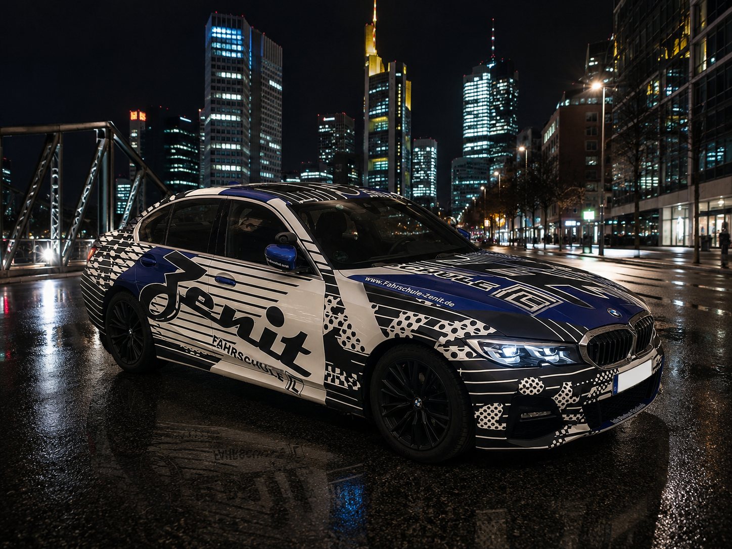 BMW Fahrschule Zenit Frontansicht in Frankfurt bei Nacht